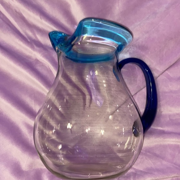 These pitchers are handmade by skilled artisans in Mexico.
Blue and clear - Picture 1 of 5
